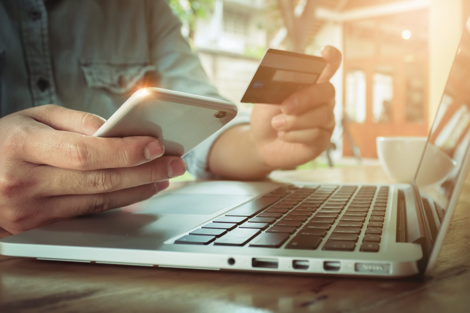 Digitale Bezahlung des Eigenanteils per Smartphone und Kreditkarte